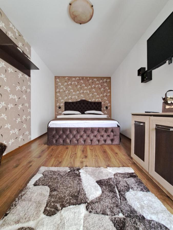Shelby Accommodation -Adult Only- ซินายา ภายนอก รูปภาพ