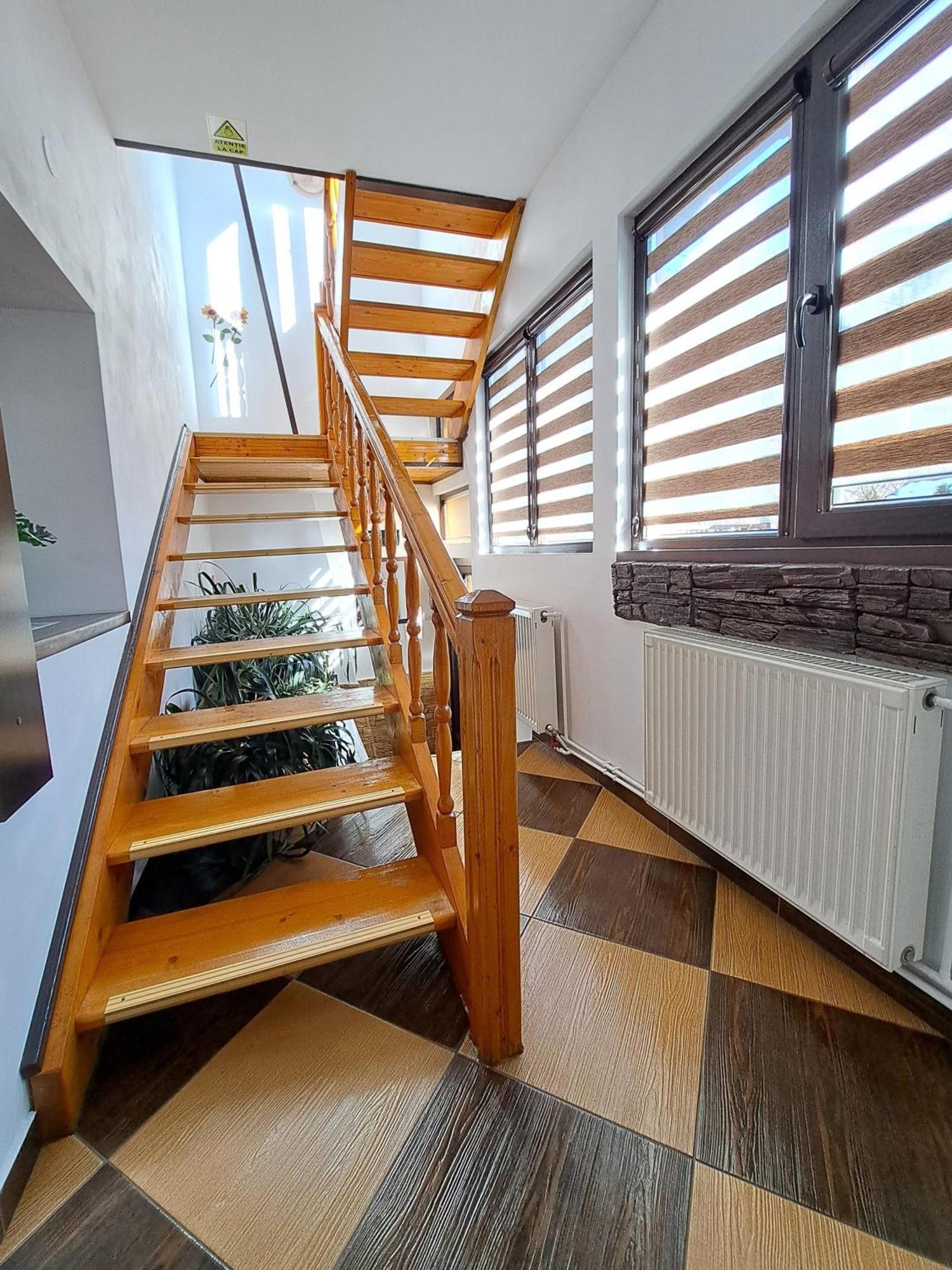 Shelby Accommodation -Adult Only- ซินายา ภายนอก รูปภาพ