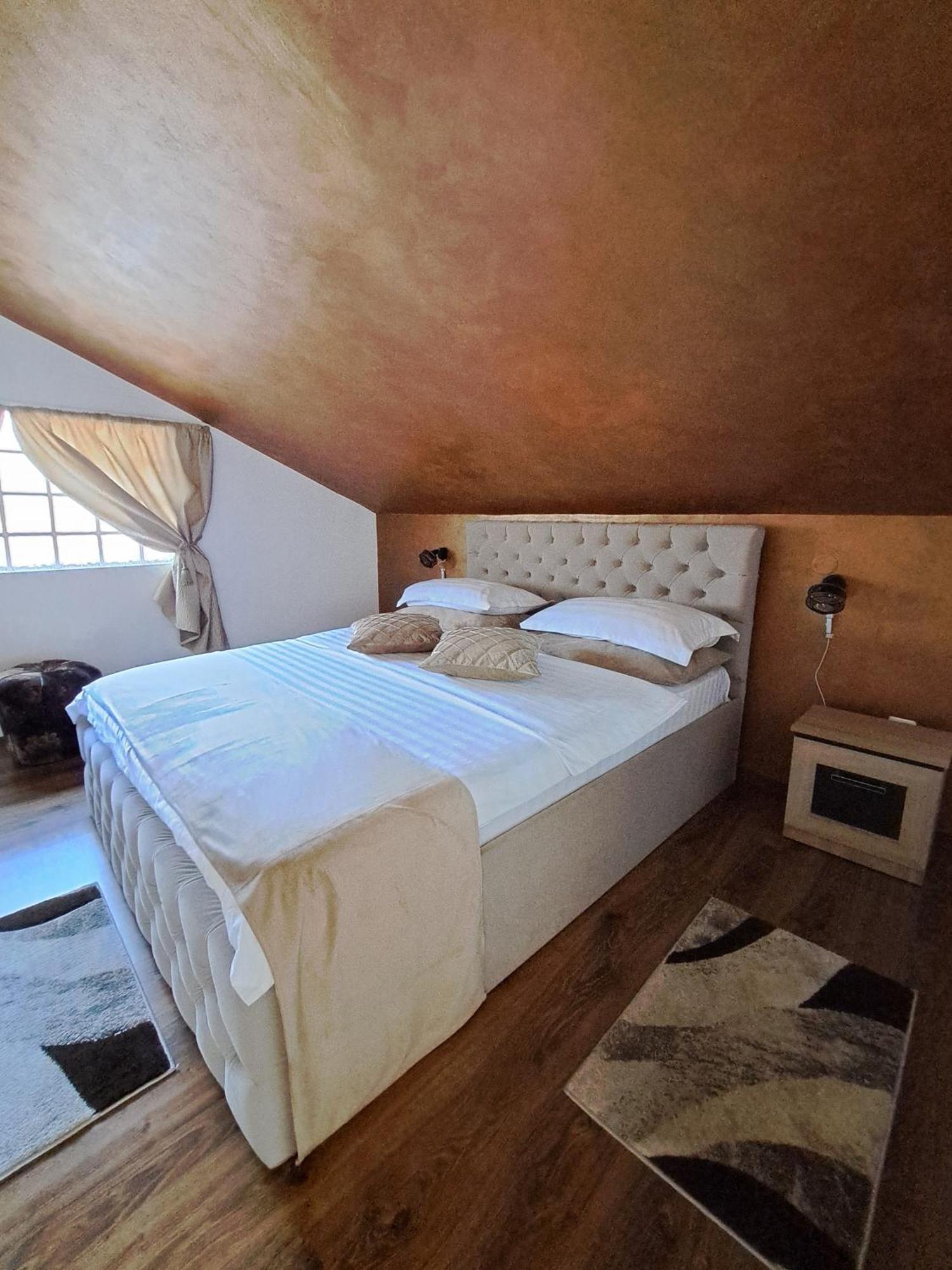 Shelby Accommodation -Adult Only- ซินายา ภายนอก รูปภาพ