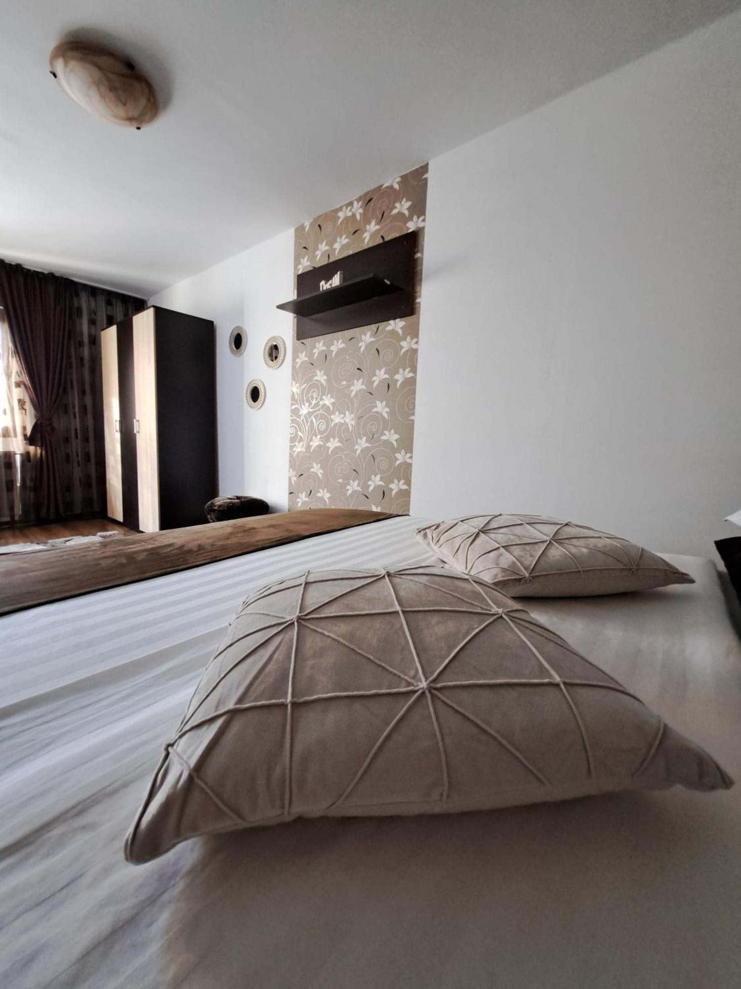 Shelby Accommodation -Adult Only- ซินายา ภายนอก รูปภาพ