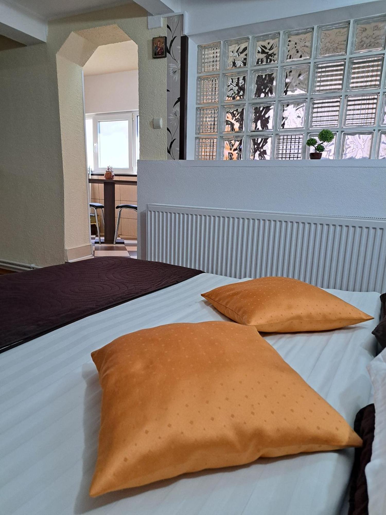 Shelby Accommodation -Adult Only- ซินายา ภายนอก รูปภาพ