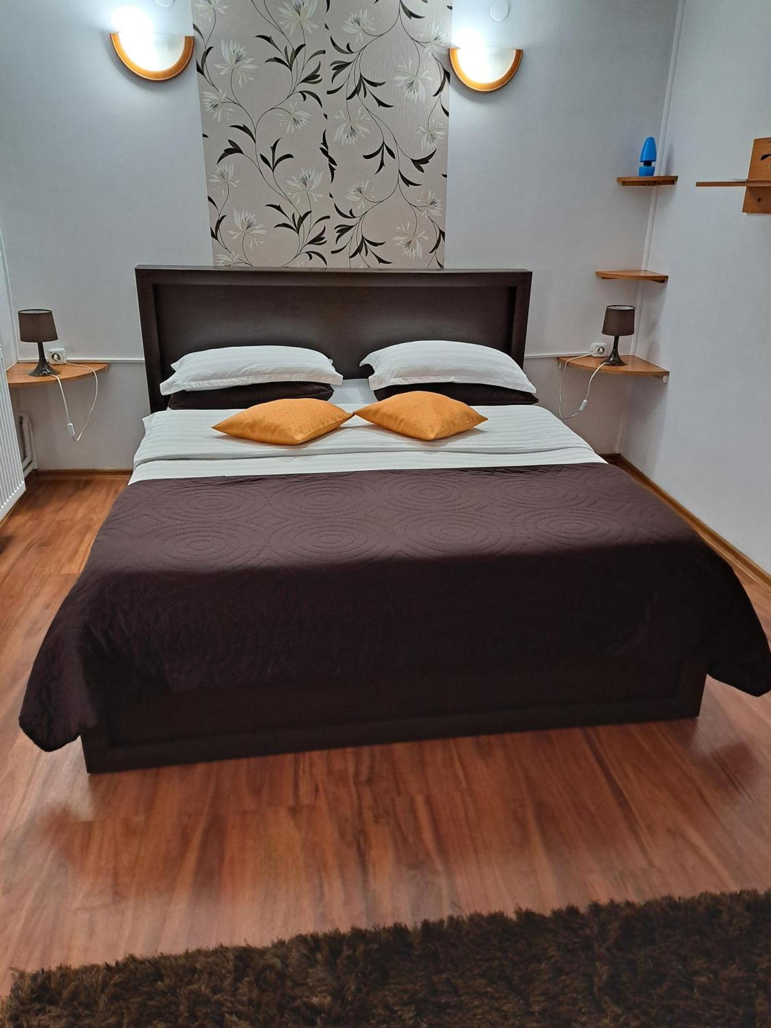 Shelby Accommodation -Adult Only- ซินายา ภายนอก รูปภาพ