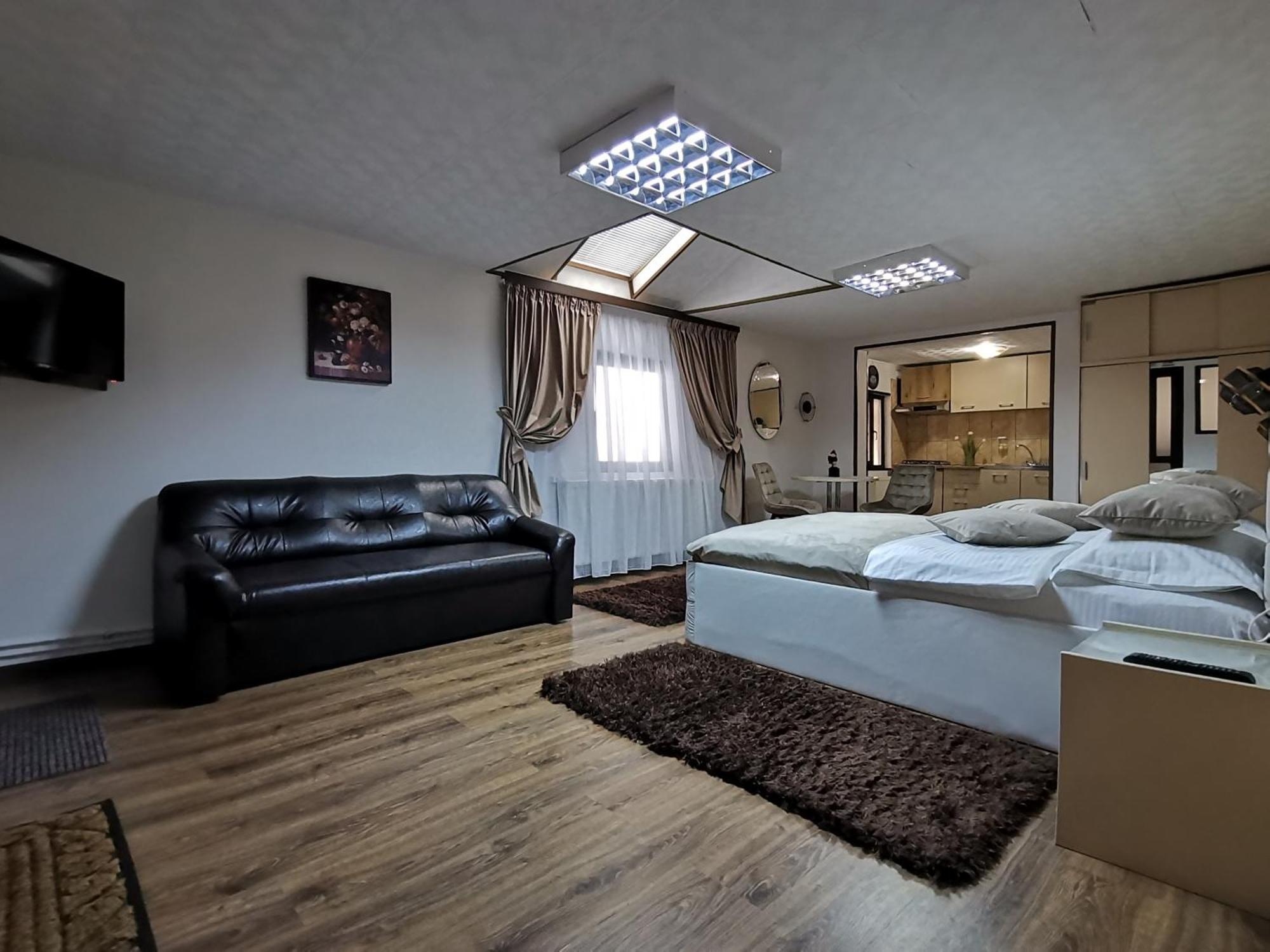 Shelby Accommodation -Adult Only- ซินายา ภายนอก รูปภาพ