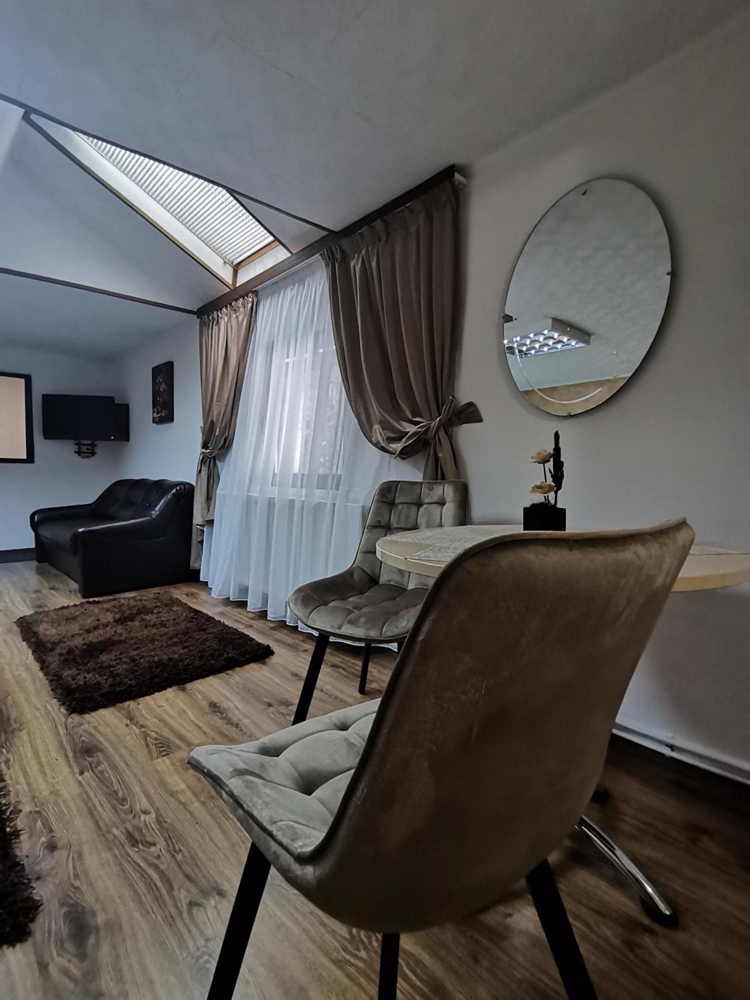 Shelby Accommodation -Adult Only- ซินายา ภายนอก รูปภาพ