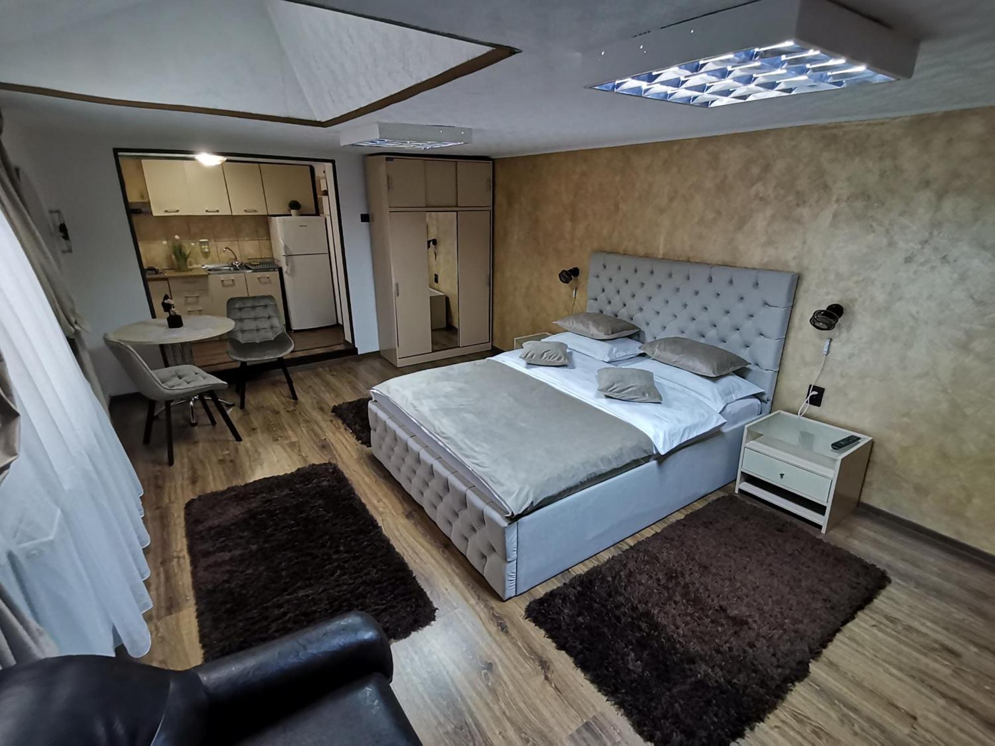 Shelby Accommodation -Adult Only- ซินายา ภายนอก รูปภาพ