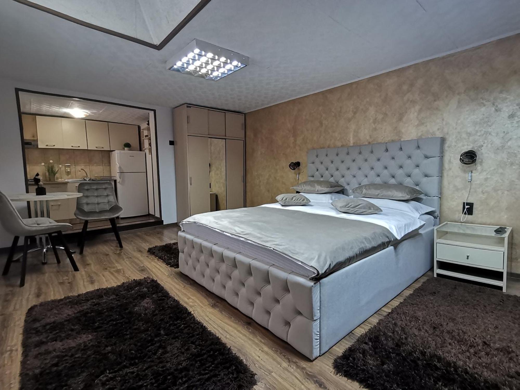 Shelby Accommodation -Adult Only- ซินายา ภายนอก รูปภาพ