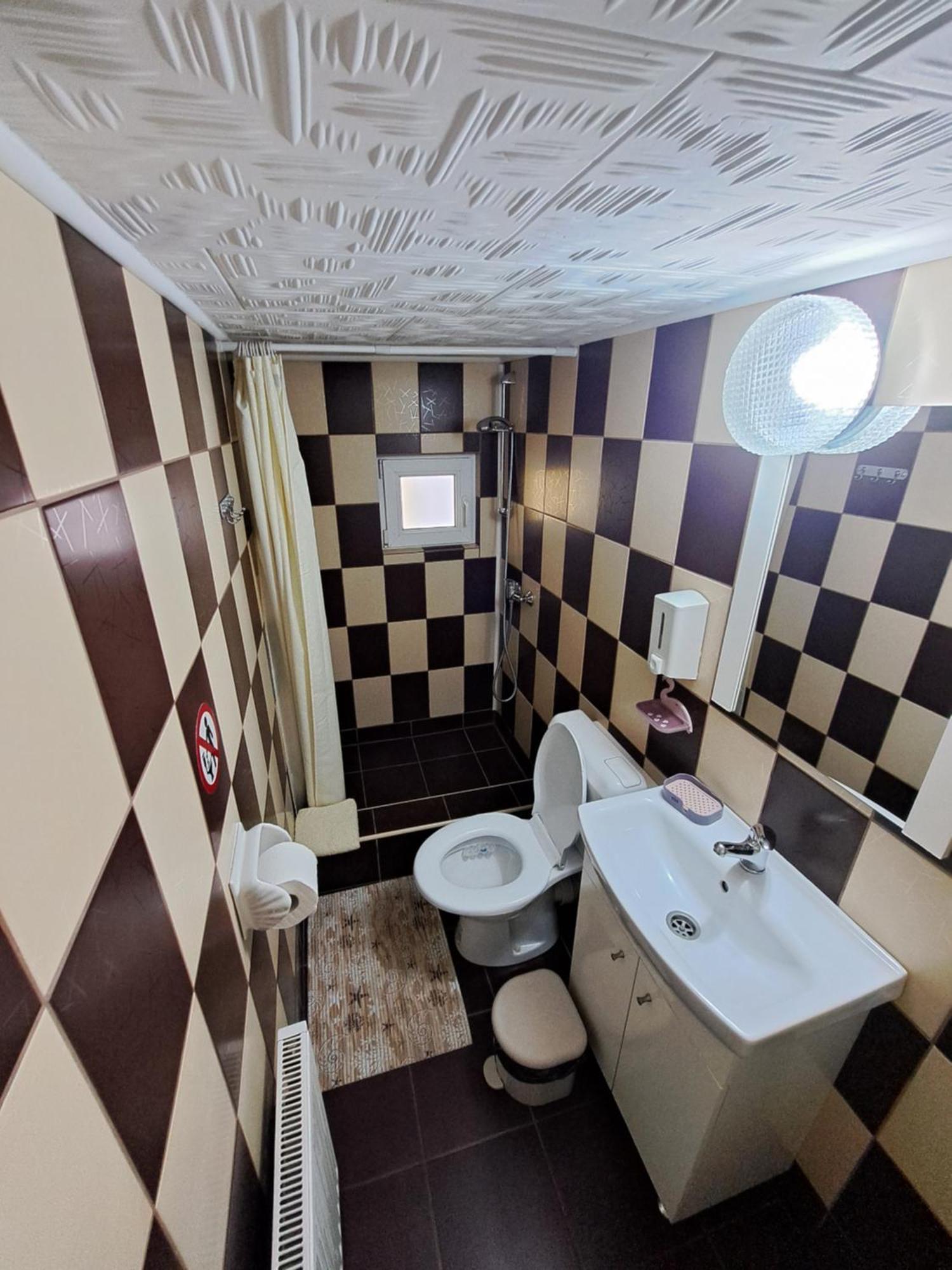 Shelby Accommodation -Adult Only- ซินายา ภายนอก รูปภาพ