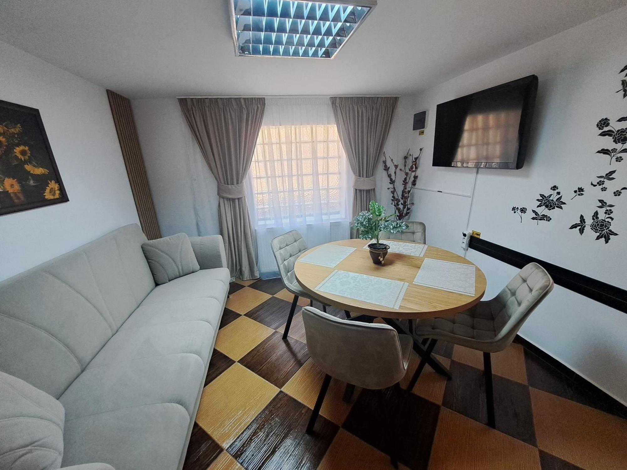 Shelby Accommodation -Adult Only- ซินายา ภายนอก รูปภาพ