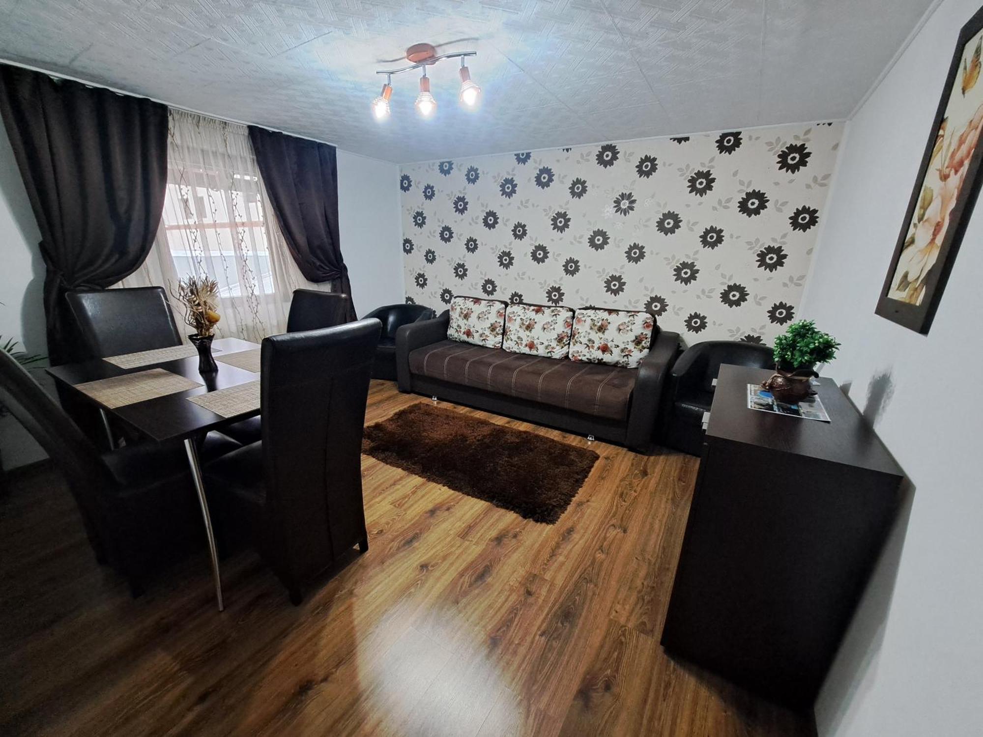 Shelby Accommodation -Adult Only- ซินายา ภายนอก รูปภาพ