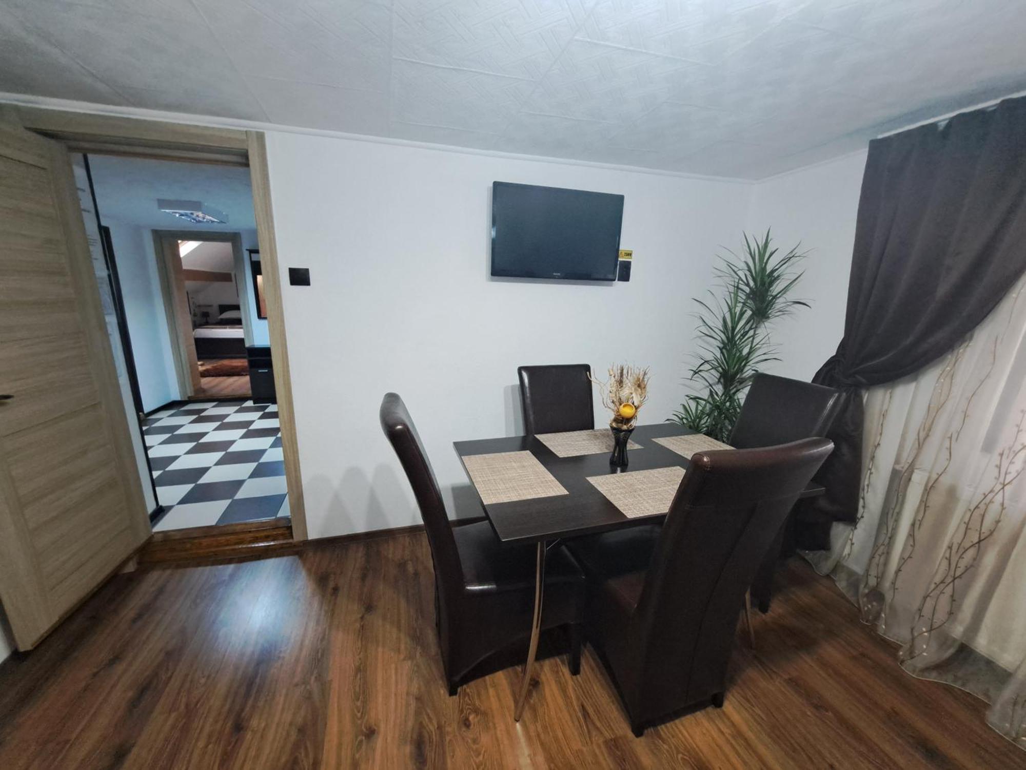 Shelby Accommodation -Adult Only- ซินายา ภายนอก รูปภาพ